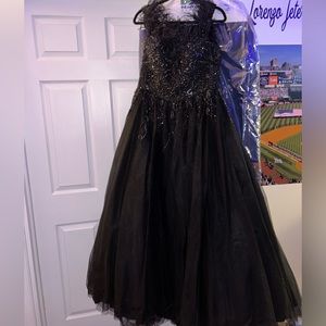 Black tulle off the shoulder A-Line evening gown. Women’s plus size 16